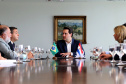 Reunião do governador Carlos Massa Ratinho Junior com a ministra de Indústria e Comércio do Paraguai, Liz Cramer; o governador do Departamento de Misiones, Carlos Arrechea Ortíz; o cônsul-geral do Paraguai no Brasil, Carlos José Fleitas Rodriguez, e empresários.  -  Curitiba, 14/02/2019  -  Foto: Gilson Abreu/ANPr