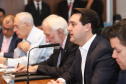 O presidente da Companhia de Habitação do Paraná (Cohapar), Jorge Lange, apresentou ao governador Carlos Massa Ratinho Junior nesta terça-feira (19) a proposta de reestruturação de cargos da empresa com economia de 22% apenas em janeiro. A folha de pagamento encolheu de R$ 1,75 milhão para 1,35 milhão. A economia deve gerar investimentos para diminuir o déficit habitacional de 485 mil domicílios. Curitiba,19/02/2019  -  Foto: Rodrigo Félix Leal/ANPr