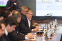 O presidente da Companhia de Habitação do Paraná (Cohapar), Jorge Lange, apresentou ao governador Carlos Massa Ratinho Junior nesta terça-feira (19) a proposta de reestruturação de cargos da empresa com economia de 22% apenas em janeiro. A folha de pagamento encolheu de R$ 1,75 milhão para 1,35 milhão. A economia deve gerar investimentos para diminuir o déficit habitacional de 485 mil domicílios. Curitiba,19/02/2019  -  Foto: Rodrigo Félix Leal/ANPr
