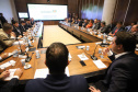 O presidente da Companhia de Habitação do Paraná (Cohapar), Jorge Lange, apresentou ao governador Carlos Massa Ratinho Junior nesta terça-feira (19) a proposta de reestruturação de cargos da empresa com economia de 22% apenas em janeiro. A folha de pagamento encolheu de R$ 1,75 milhão para 1,35 milhão. A economia deve gerar investimentos para diminuir o déficit habitacional de 485 mil domicílios. Curitiba,19/02/2019  -  Foto: Rodrigo Félix Leal/ANPr