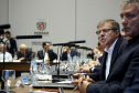 O presidente da Companhia de Habitação do Paraná (Cohapar), Jorge Lange, apresentou ao governador Carlos Massa Ratinho Junior nesta terça-feira (19) a proposta de reestruturação de cargos da empresa com economia de 22% apenas em janeiro. A folha de pagamento encolheu de R$ 1,75 milhão para 1,35 milhão. A economia deve gerar investimentos para diminuir o déficit habitacional de 485 mil domicílios. Curitiba,19/02/2019 Foto:Jaelson Lucas ANPr