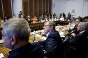 O presidente da Companhia de Habitação do Paraná (Cohapar), Jorge Lange, apresentou ao governador Carlos Massa Ratinho Junior nesta terça-feira (19) a proposta de reestruturação de cargos da empresa com economia de 22% apenas em janeiro. A folha de pagamento encolheu de R$ 1,75 milhão para 1,35 milhão. A economia deve gerar investimentos para diminuir o déficit habitacional de 485 mil domicílios. Curitiba,19/02/2019 Foto:Jaelson Lucas ANPr