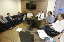 Uma comissão da Secretaria da Educação e o líder do Governo do Paraná na Assembleia Legislativa, deputado Hussein Bakri, se reuniram nesta terça-feira (19) com representantes do sindicato dos professores da rede estadual para ouvir as demandas da categoria e apresentar as propostas da pasta para o fortalecimento da gestão pedagógica das escolas.  -  .Curitiba, 19-02-19.Foto: Arnaldo Alves / ANPr.