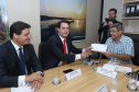 O governador Carlos Massa Ratinho Junior e o secretário de Infraestrutura e Logística, Sandro Alex, levaram nesta quarta-feira (20) ao Secretário Nacional de Transportes Terrestres, Jamil Megid Junior, a proposta de inclusão das rodovias PR-092 (Norte Pioneiro), PR-323 (Noroeste), PR-280 (Sudoeste), além da ligação entre Campo Mourão e Guarapuava, no pacote de concessões do governo federal. A reunião do grupo de trabalho aconteceu em Brasília. Foto: Rodrigo Felix Leal/ANPr