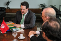 O governador Carlos Massa Ratinho Junior recebe o  Embaixador da República da Tunísia no Brasil  Mohamed Hedi Soltani e o primeiro Secretário Amine Sayeb, nesta quinta-feira (21) no Palácio Iguaçu.    Curitiba, 21/02/2019 -  Foto: Geraldo Bubniak/ANPr