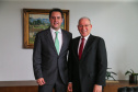 O governador Carlos Massa Ratinho Junior recebe o  Embaixador da República da Tunísia no Brasil  Mohamed Hedi Soltani e o primeiro Secretário Amine Sayeb, nesta quinta-feira (21) no Palácio Iguaçu.    Curitiba, 21/02/2019 -  Foto: Geraldo Bubniak/ANPr