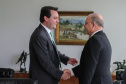 O governador Carlos Massa Ratinho Junior recebe o  Embaixador da República da Tunísia no Brasil  Mohamed Hedi Soltani e o primeiro Secretário Amine Sayeb, nesta quinta-feira (21) no Palácio Iguaçu.    Curitiba, 21/02/2019 -  Foto: Geraldo Bubniak/ANPr