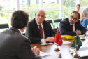 O governador Carlos Massa Ratinho Junior recebe o  Embaixador da República da Tunísia no Brasil  Mohamed Hedi Soltani e o primeiro Secretário Amine Sayeb, nesta quinta-feira (21) no Palácio Iguaçu.    Curitiba, 21/02/2019 -  Foto: Geraldo Bubniak/ANPr