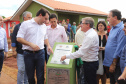 Quarenta e nove famílias de Florestópolis, município da região Norte do Paraná, concretizaram nesta sexta-feira (22) o sonho da casa própria. Elas vão morar no Residencial José Alves dos Santos, inaugurado pelo governador Carlos Massa Ratinho Junior, pelo presidente da Companhia de Habitação do Paraná (Cohapar), Jorge Lange, e o prefeito Nelson Correia Junior. - Florestópolis, 22/01/2019 - Foto: José Fernando Ogura/ANPr