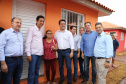 Quarenta e nove famílias de Florestópolis, município da região Norte do Paraná, concretizaram nesta sexta-feira (22) o sonho da casa própria. Elas vão morar no Residencial José Alves dos Santos, inaugurado pelo governador Carlos Massa Ratinho Junior, pelo presidente da Companhia de Habitação do Paraná (Cohapar), Jorge Lange, e o prefeito Nelson Correia Junior. - Florestópolis, 22/01/2019 - Foto: José Fernando Ogura/ANPr