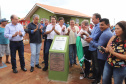 Quarenta e nove famílias de Florestópolis, município da região Norte do Paraná, concretizaram nesta sexta-feira (22) o sonho da casa própria. Elas vão morar no Residencial José Alves dos Santos, inaugurado pelo governador Carlos Massa Ratinho Junior, pelo presidente da Companhia de Habitação do Paraná (Cohapar), Jorge Lange, e o prefeito Nelson Correia Junior. - Florestópolis, 22/01/2019 - Foto: José Fernando Ogura/ANPr