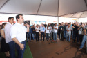 Quarenta e nove famílias de Florestópolis, município da região Norte do Paraná, concretizaram nesta sexta-feira (22) o sonho da casa própria. Elas vão morar no Residencial José Alves dos Santos, inaugurado pelo governador Carlos Massa Ratinho Junior, pelo presidente da Companhia de Habitação do Paraná (Cohapar), Jorge Lange, e o prefeito Nelson Correia Junior. - Florestópolis, 22/01/2019 - Foto: José Fernando Ogura/ANPr