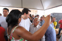 Quarenta e nove famílias de Florestópolis, município da região Norte do Paraná, concretizaram nesta sexta-feira (22) o sonho da casa própria. Elas vão morar no Residencial José Alves dos Santos, inaugurado pelo governador Carlos Massa Ratinho Junior, pelo presidente da Companhia de Habitação do Paraná (Cohapar), Jorge Lange, e o prefeito Nelson Correia Junior. - Florestópolis, 22/01/2019 - Foto: José Fernando Ogura/ANPr