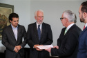 O governador em exercício Darci Piana recebe Presidente Cassio Telles e representates da OAB-PR, nesta quarta-feira (27) no Palácio Iguaçu.  O pedido de providencias  na PR-280 no sudoeste do Estado. Curitiba, 27/02/2019 -  Foto: Geraldo Bubniak/ANPr