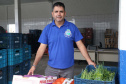  Grande parte da comida é preparada com os produtos do Banco de Alimentos. “Percebemos que até o desenvolvimento das crianças melhorou desde que nos cadastramos no programa. Muitas vão para o projeto por causa das refeições. Elas saem de lá almoçadas ou comem uma sopa no fim do dia”, explica o coordenador Adriano Ribas. Foto: Gilson Abreu/ANPr