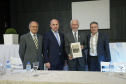 O governador em exercício Darci Piana, participou da assinatura do acordo de parceria e cooperação entre as cidades de Prudentópolis e Ternopil, Ucrânia. Participaram da cerimônia: prefeito de Prudentópolis, Adelmo Luiz Klosowski; Cônsul da Ucrânia no Paraná, Mariano Czaikowski; prefeito de Ternopil, Serhii Nadal; entre outros.Prudentópolis, 06-03-19.Foto: Arnaldo Alves / ANPr.