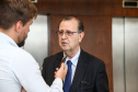 O governador em exercício Darci Piana recebe o presidente da Paraná Turismo, João Jacob Mehl  e representantes do G5 nesta quinta-feira (7) no Palácio Iguaçu. na foto, Antônio Azevedo, presidente regional da Associação Brasileira das Agências de Viagens (Abav-PR)  -  Curitiba, 07/03/2019  -  Foto: Geraldo Bubniak/ANPr