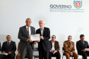 O governador em exercício Darci Piana participou nesta sexta-feira (8) da solenidade de encerramento do estágio de capacitação de policiais em segurança de dignitários. O curso, que começou em fevereiro deste ano, teve o objetivo de aperfeiçoar policiais do Paraná, Mato Grosso do Sul e Distrito Federal que atuam na segurança de autoridades. A cerimônia ocorreu no Palácio Iguaçu, em Curitiba.Foto Gilson Abreu/ANPr