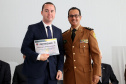 O governador em exercício Darci Piana participou nesta sexta-feira (8) da solenidade de encerramento do estágio de capacitação de policiais em segurança de dignitários. O curso, que começou em fevereiro deste ano, teve o objetivo de aperfeiçoar policiais do Paraná, Mato Grosso do Sul e Distrito Federal que atuam na segurança de autoridades. A cerimônia ocorreu no Palácio Iguaçu, em Curitiba.Foto Gilson Abreu/ANPr