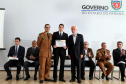 O governador em exercício Darci Piana participou nesta sexta-feira (8) da solenidade de encerramento do estágio de capacitação de policiais em segurança de dignitários. O curso, que começou em fevereiro deste ano, teve o objetivo de aperfeiçoar policiais do Paraná, Mato Grosso do Sul e Distrito Federal que atuam na segurança de autoridades. A cerimônia ocorreu no Palácio Iguaçu, em Curitiba.Foto Gilson Abreu/ANPr
