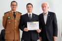 O governador em exercício Darci Piana participou nesta sexta-feira (8) da solenidade de encerramento do estágio de capacitação de policiais em segurança de dignitários. O curso, que começou em fevereiro deste ano, teve o objetivo de aperfeiçoar policiais do Paraná, Mato Grosso do Sul e Distrito Federal que atuam na segurança de autoridades. A cerimônia ocorreu no Palácio Iguaçu, em Curitiba.Foto Gilson Abreu/ANPr