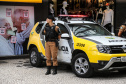 O 12º Batalhão da Polícia Militar do Paraná decidiu manter o efetivo que atende a área central de Curitiba exclusivamente feminino, nesta sexta-feira, 8 de Março. O policiamento de radiopatrulha é feito por mulheres. A iniciativa busca valorizá-las. Todas as policiais da unidade, tanto do serviço operacional quando do administrativo se reuniram as 6 horas no batalhão e, desde então, estão nas ruas do centro da capital atendendo ocorrências.  Curitiba, 08/03/2019 -  Foto: Geraldo Bubniak/ANPr
