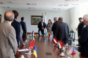 O governador em exercício Darci Piana se reuniu nesta sexta-feira (8) com 13 cônsules de países da Europa, Ásia e das Américas. A reunião no Palácio Iguaçu também contou com a participação do Chefe do Escritório de Representação do Ministério das Relações Exteriores no Paraná, embaixador Igor Kipman. Curitiba, 08/03/2019. Foto: Gilson Abreu/ANPr