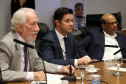 Reunião do secretariado coordenada pelo vice-governador Darci Piana. O secretário de Saúde, Beto Preto, esclareceu na reunião que o Paraná não vive momento de surto ou epidemia de qualquer doença, mas que é preciso reforçar a vacinação nas áreas de risco contra febre amarela, principalmente na região do Litoral.  Curitiba,  12/03/2019  -  Foto: Gilson Abreu/ANPr