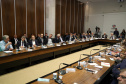 O agronegócio paranaense representa 33% do PIB do Estado, emprega 840 mil pessoas e é responsável por 70% das exportações, algo em torno de US$ 14 bilhões por ano, segundo apresentação feita pelo secretário da Agricultura e Abastecimento, Norberto Ortigara, na reunião de secretariado desta terça-feira (12).  -  Curitiba, 12/03/2019  -  Foto: Gilson Abreu/ANPr