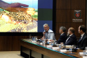O agronegócio paranaense representa 33% do PIB do Estado, emprega 840 mil pessoas e é responsável por 70% das exportações, algo em torno de US$ 14 bilhões por ano, segundo apresentação feita pelo secretário da Agricultura e Abastecimento, Norberto Ortigara, na reunião de secretariado desta terça-feira (12).  -  Curitiba, 12/03/2019  -  Foto: Gilson Abreu/ANPr