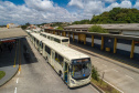 A Coordenação da Região Metropolitana de Curitiba (Comec) e a Viação Santo Ângelo, de Colombo, acabam de lançar um projeto-piloto para utilização de um novo modelo de ônibus multimodal, um veículo capaz de operar linhas comuns, aquelas com embarque convencional pelo lado direito dos ônibus, e ainda as linhas tipo Ligeirinho, com embarque em estações-tubo ou plataformas nos terminais. Colombo, 13/03/2019.
Foto: Maurilio Cheli/ANPr