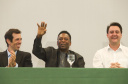 O governador Carlos Massa Ratinho Junior recebeu nesta quarta-feira (13), no Palácio Iguaçu, o campeão mundial de futebol Pelé. No evento, que contou com a presença de estudantes, atletas e ex-atletas, foram lançados a campanha Imposto Amigo do Esporte, do Governo do Estado, e o programa Esportivo Lúdico Educacional, de iniciativa de Pelé. - Curitiba, 13/03/2019 - Foto: Rodrigo Félix Leal/ANPr