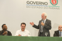 O governador Carlos Massa Ratinho Junior recebeu nesta quarta-feira (13), no Palácio Iguaçu, o campeão mundial de futebol Pelé. No evento, que contou com a presença de estudantes, atletas e ex-atletas, foram lançados a campanha Imposto Amigo do Esporte, do Governo do Estado, e o programa Esportivo Lúdico Educacional, de iniciativa de Pelé.  -  Curitiba, 13/03/2019  -  Foto: Rodrigo Félix Leal/ANPr