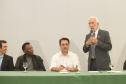 O governador Carlos Massa Ratinho Junior recebeu nesta quarta-feira (13), no Palácio Iguaçu, o campeão mundial de futebol Pelé. No evento, que contou com a presença de estudantes, atletas e ex-atletas, foram lançados a campanha Imposto Amigo do Esporte, do Governo do Estado, e o programa Esportivo Lúdico Educacional, de iniciativa de Pelé. - Curitiba, 13/03/2019 - Foto: Rodrigo Félix Leal/ANPr