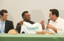 O governador Carlos Massa Ratinho Junior recebeu nesta quarta-feira (13), no Palácio Iguaçu, o campeão mundial de futebol Pelé. No evento, que contou com a presença de estudantes, atletas e ex-atletas, foram lançados a campanha Imposto Amigo do Esporte, do Governo do Estado, e o programa Esportivo Lúdico Educacional, de iniciativa de Pelé. - Curitiba, 13/03/2019 - Foto: Rodrigo Félix Leal/ANPr