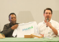 O governador Carlos Massa Ratinho Junior recebeu nesta quarta-feira (13), no Palácio Iguaçu, o campeão mundial de futebol Pelé. No evento, que contou com a presença de estudantes, atletas e ex-atletas, foram lançados a campanha Imposto Amigo do Esporte, do Governo do Estado, e o programa Esportivo Lúdico Educacional, de iniciativa de Pelé. - Curitiba, 13/03/2019 - Foto: Rodrigo Félix Leal/ANPr