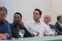 O governador Carlos Massa Ratinho Junior recebeu nesta quarta-feira (13), no Palácio Iguaçu, o campeão mundial de futebol Pelé. No evento, que contou com a presença de estudantes, atletas e ex-atletas, foram lançados a campanha Imposto Amigo do Esporte, do Governo do Estado, e o programa Esportivo Lúdico Educacional, de iniciativa de Pelé. - Curitiba, 13/03/2019 - Foto: Geraldo Bubniak/ANPr