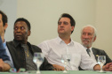 O governador Carlos Massa Ratinho Junior recebeu nesta quarta-feira (13), no Palácio Iguaçu, o campeão mundial de futebol Pelé. No evento, que contou com a presença de estudantes, atletas e ex-atletas, foram lançados a campanha Imposto Amigo do Esporte, do Governo do Estado, e o programa Esportivo Lúdico Educacional, de iniciativa de Pelé. - Curitiba, 13/03/2019 - Foto: Geraldo Bubniak/ANPr