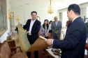 A China quer ser parceira do Paraná em obras de infraestrutura, com grande interesse no projeto do corredor bioceânico, que ligará os portos de Paranaguá, no Litoral do Estado, ao de Antofagasta, no Chile. O assunto foi tratado nesta quinta-feira (14) entre o governador Carlos Massa Ratinho Junior e o embaixador da República Popular da China, Yang Wanming, no Palácio Iguaçu.  -  . Curitiba,14/03/2019 Foto:Jaelson Lucas/ANPr