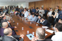 O governador Carlos Massa Ratinho Junior assinou nesta quinta-feira (14) contratos para a construção de 872 novas moradias populares em 15 municípios paranaenses. Os projetos foram desenvolvidos em diferentes programas coordenados pela Companhia de Habitação do Paraná (Cohapar) em parceria com as prefeituras e receberão investimentos de R$ 68,8 milhões. Foto: Rodrigo Felix Leal/ANPr