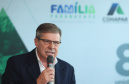 O governador Carlos Massa Ratinho Junior assinou nesta quinta-feira (14) contratos para a construção de 872 novas moradias populares em 15 municípios paranaenses. Os projetos foram desenvolvidos em diferentes programas coordenados pela Companhia de Habitação do Paraná (Cohapar) em parceria com as prefeituras e receberão investimentos de R$ 68,8 milhões. Foto: Rodrigo Felix Leal/ANPr