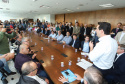 O governador Carlos Massa Ratinho Junior assinou nesta quinta-feira (14) contratos para a construção de 872 novas moradias populares em 15 municípios paranaenses. Os projetos foram desenvolvidos em diferentes programas coordenados pela Companhia de Habitação do Paraná (Cohapar) em parceria com as prefeituras e receberão investimentos de R$ 68,8 milhões. Foto: Rodrigo Felix Leal/ANPr