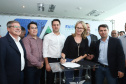 O governador Carlos Massa Ratinho Junior assinou nesta quinta-feira (14) contratos para a construção de 872 novas moradias populares em 15 municípios paranaenses. Os projetos foram desenvolvidos em diferentes programas coordenados pela Companhia de Habitação do Paraná (Cohapar) em parceria com as prefeituras e receberão investimentos de R$ 68,8 milhões. Foto: Rodrigo Felix Leal/ANPr