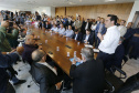 Governador Carlos Massa Ratinho Junior assina os contratos para a construção de 872 casas populares em 15 municípios paranaenses. Participaram da solenidade: presidente da Cohapar, Jorge Lange, secretários, prefeitos, empresários e lideranças dos municípios beneficiados.Curitiba, 14-03-19.Foto: Arnaldo Alves / ANPr.