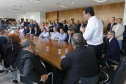 Governador Carlos Massa Ratinho Junior assina os contratos para a construção de 872 casas populares em 15 municípios paranaenses. Participaram da solenidade: presidente da Cohapar, Jorge Lange, secretários, prefeitos, empresários e lideranças dos municípios beneficiados.Curitiba, 14-03-19.Foto: Arnaldo Alves / ANPr.