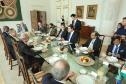 O governador Carlos Massa Ratinho Junior recebeu nesta quinta-feira (14), no Palácio Iguaçu, embaixadores e cônsules da Rússia, China, Índia e África do Sul e reafirmou o interesse do Paraná em ampliar os negócios com esses países que, junto com o Brasil, formam o Brics.  -  Curitiba, 14/03/2019  -  Foto: Rodrigo Félix Leal/ANPr