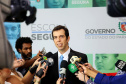 O governador Carlos Massa Ratinho Junior lançou nesta sexta-feira (15) o programa Escola Segura, que prevê uma série de medidas preventivas e protetivas de segurança que serão executadas na rede estadual de ensino. Na foto, o secretário de Estado da Educação e Esporte, Renato Feder.  -  Curitiba,15/03/2019 Foto: Jaelson Lucas / ANPr