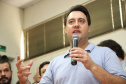 O governador Carlos Massa Ratinho Junior confirmou neste sábado (16) investimentos de R$ 2,82 milhões em obras e compra de máquinas e veículos para oito municípios da região Noroeste do Estado. Foram assinadas, na ExpoParanavaí, um dos principais eventos do agronegócio do Paraná, autorizações e homologações.   -  Paranavaí, 16/03/2019  -  Foto: José Fernando Ogura/ANPr