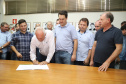 O governador Carlos Massa Ratinho Junior confirmou neste sábado (16) investimentos de R$ 2,82 milhões em obras e compra de máquinas e veículos para oito municípios da região Noroeste do Estado. Foram assinadas, na ExpoParanavaí, um dos principais eventos do agronegócio do Paraná, autorizações e homologações.   -  Paranavaí, 16/03/2019  -  Foto: José Fernando Ogura/ANPr