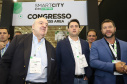 O governador Carlos Massa Ratinho Junior assinou nesta quinta-feira (21), durante o evento internacional Smart City Expo Curitiba, um projeto de lei propondo zerar a alíquota de IPVA de veículos elétricos, que hoje é de 3,5%. Ele também vai apresentar uma proposta de convênio ao Conselho Nacional de Política Fazendária (Confaz) para que o Estado também possa isentar o ICMS para a aquisição desses veículos. - Curitiba, 21/03/2019 - Foto: Rodrigo Félix Leal/ANPr